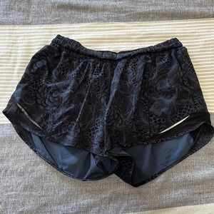 Lululemon Hotty Hot Short 4” *Mesh